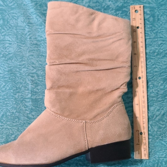VTG Suede Khaki Boots - Picture 14 of 16